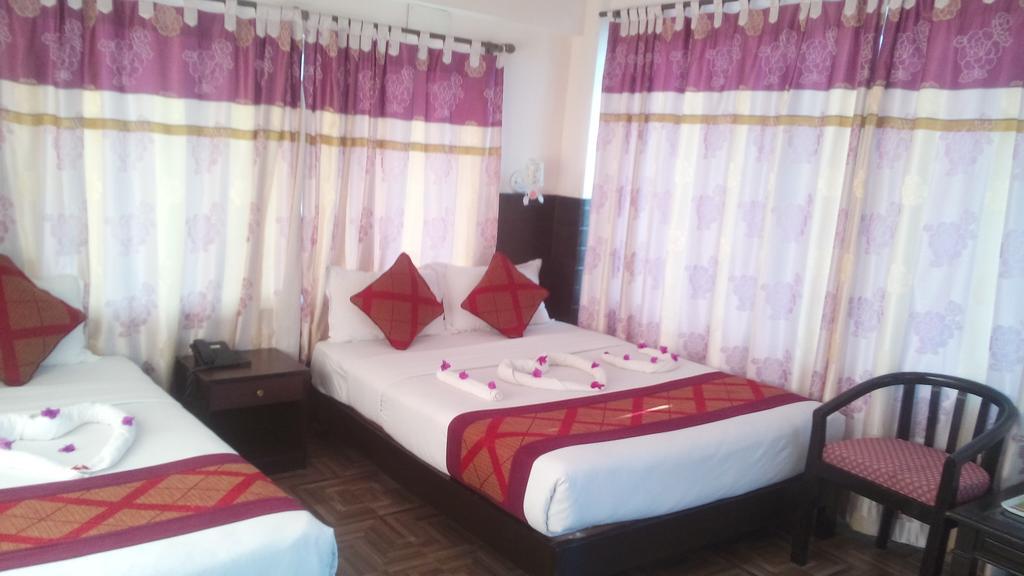 Hotel Center Lake Pokhara Kültér fotó