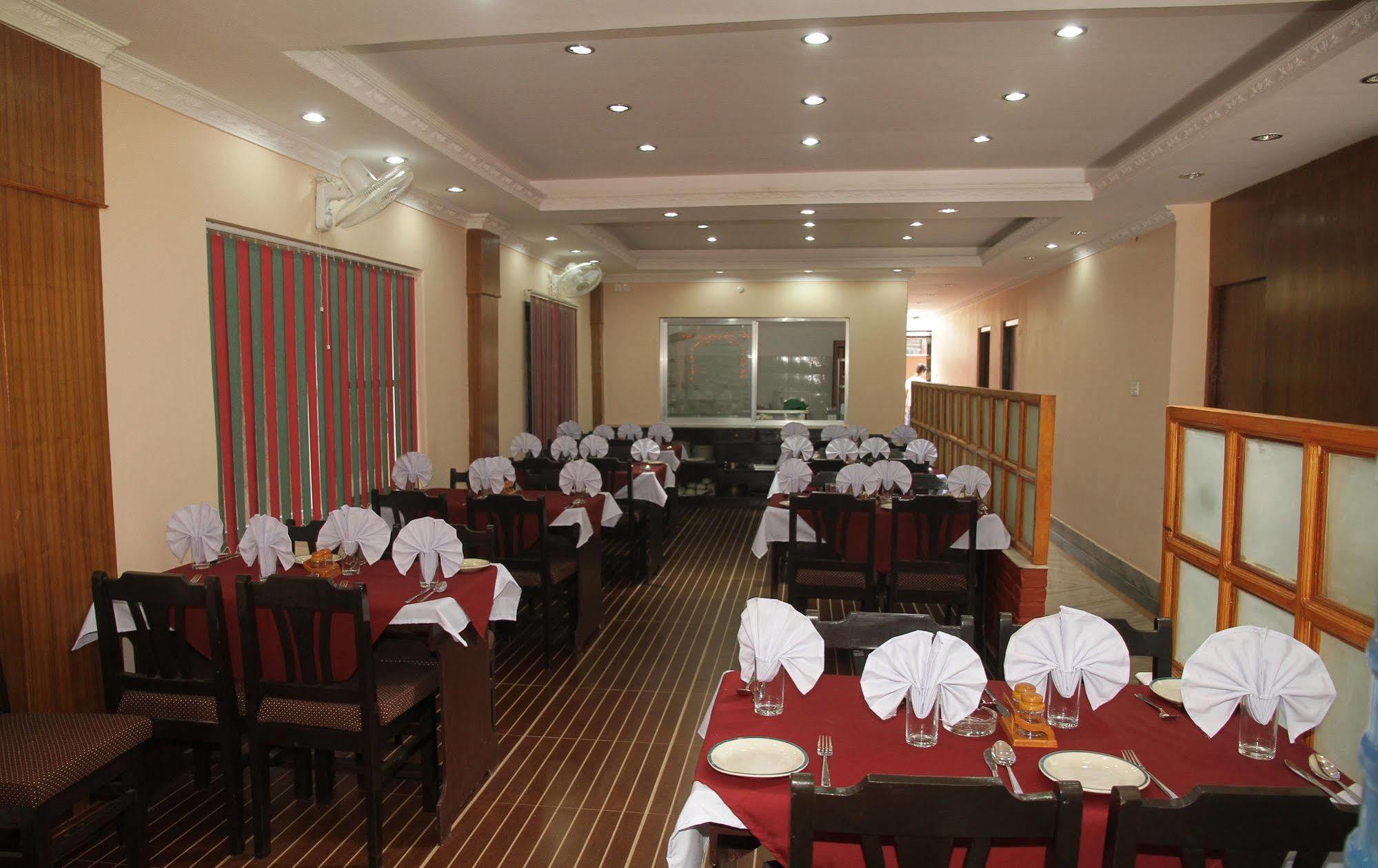 Hotel Center Lake Pokhara Kültér fotó